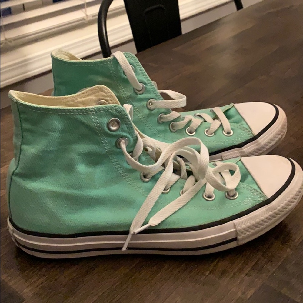 Women’s Converse size 9